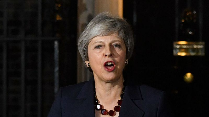 Las mañanas de RNE con Íñigo Alfonso - May recibe el respaldo de su Gobierno al preacuerdo con la UE sobre el 'brexit' - Escuchar ahora