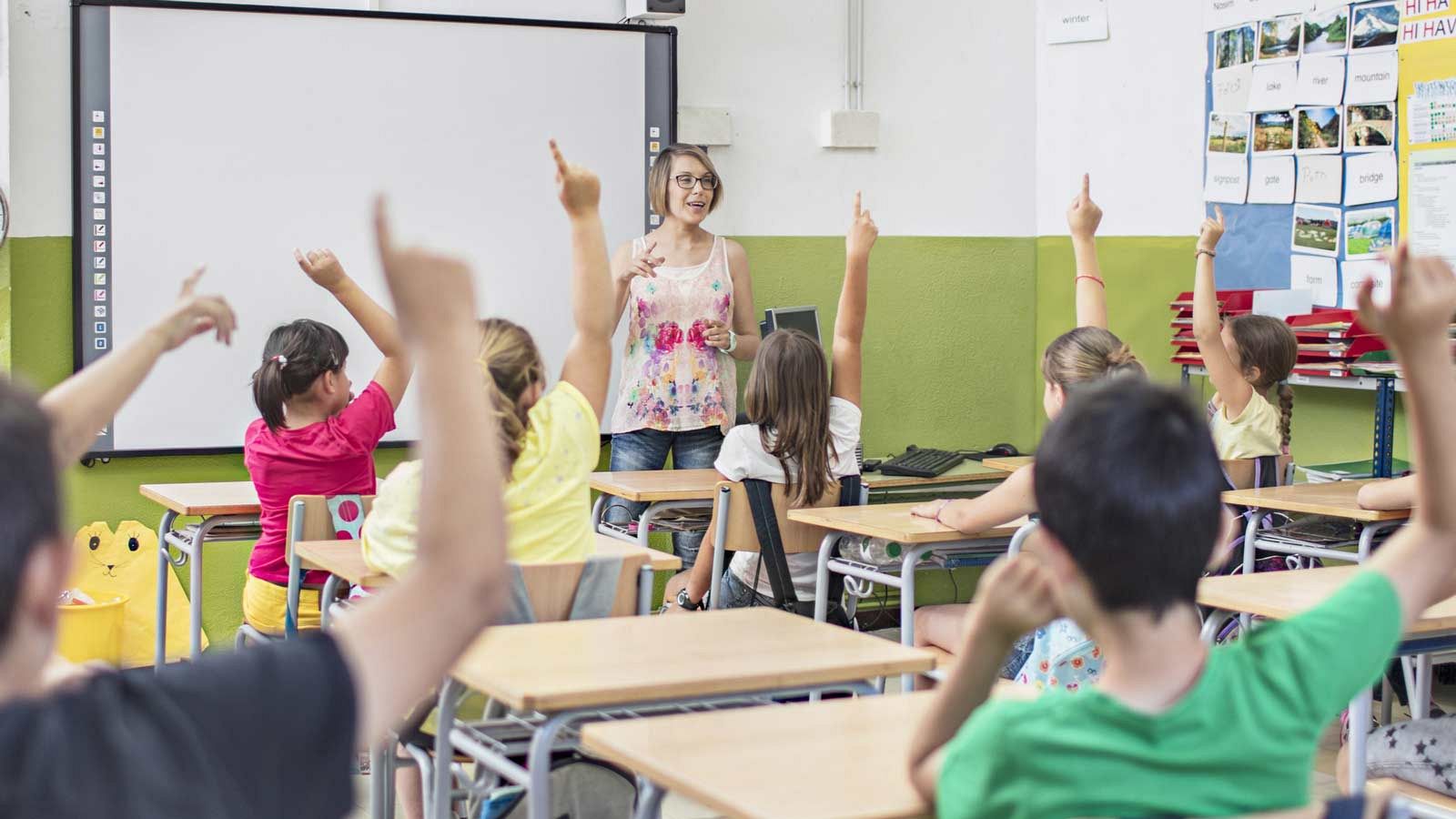 40 años de Constitución en RNE: Derechos y deberes fundamentales - Artículo 27 - Derecho a la educación - Escuchar ahora