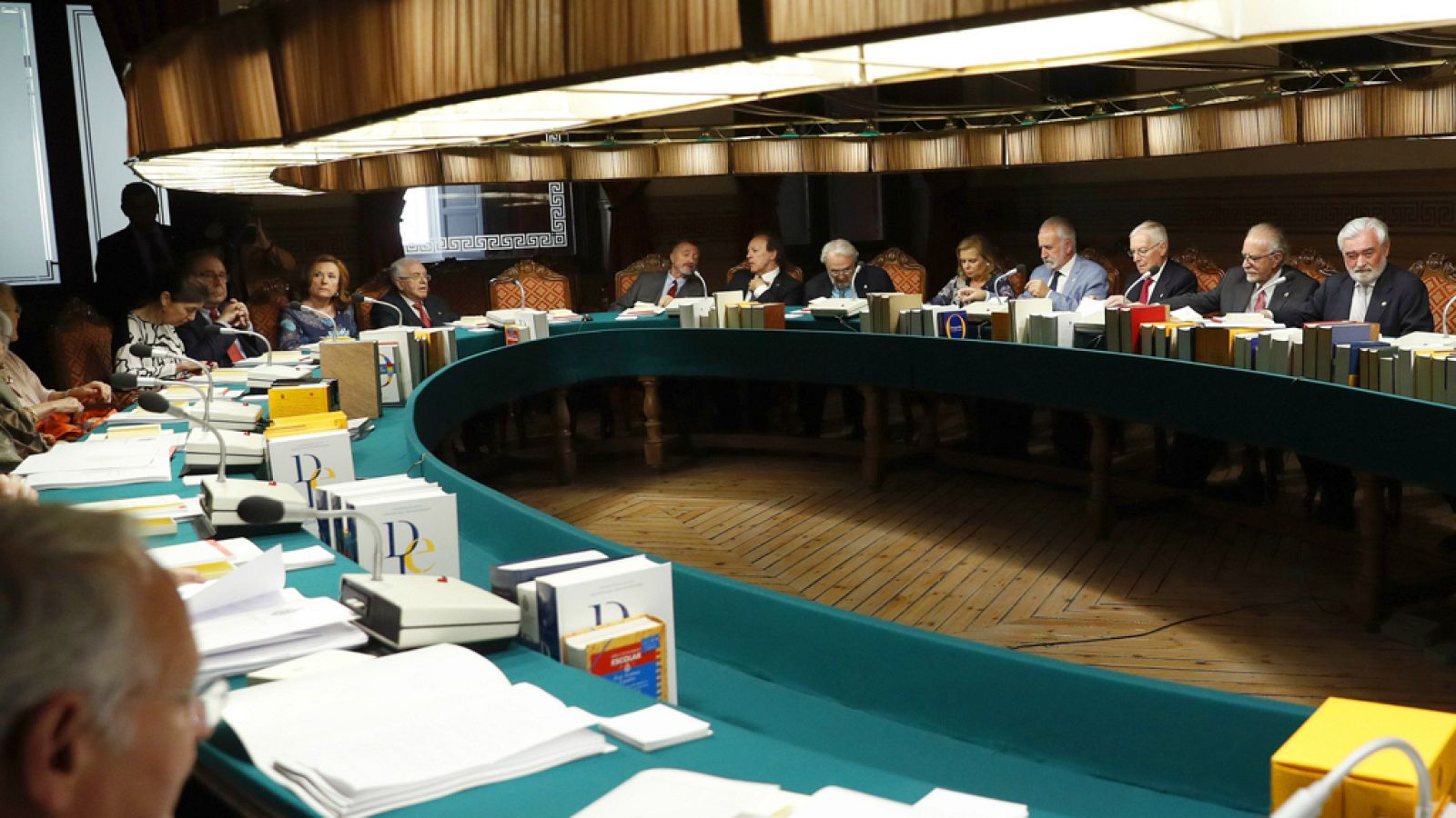 14 horas - La RAE pone normas a la escritura digital - Escuchar ahora