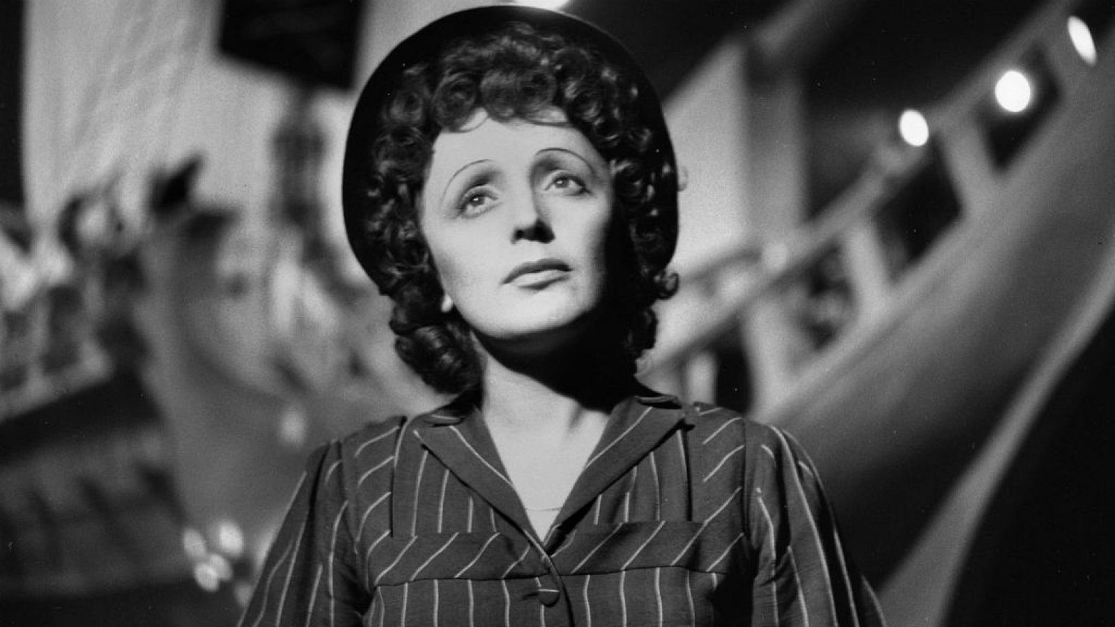 El gallo que no cesa - Versión y original: "La vie en rose" - Escuchar ahora