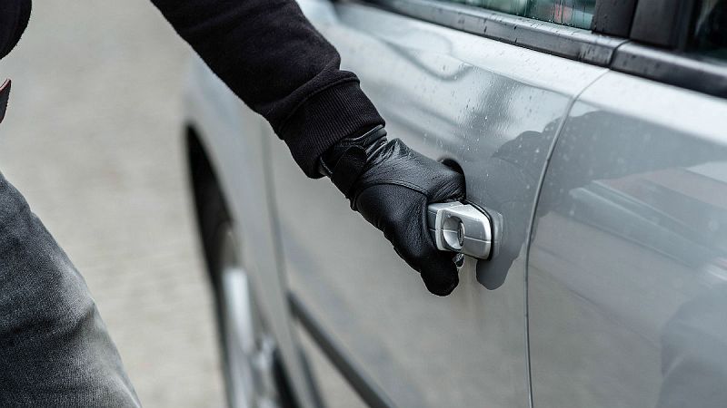 Radio 5 actualidad: La alcaldesa de Collado-Villalba cree que "el ladrón ha soltado el coche cuando ha visto que había un bebé dentro"