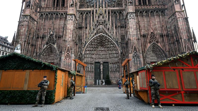 Cinco continentes - La radicalización en Francia y los periodistas en Myanmar - Escuchar ahora