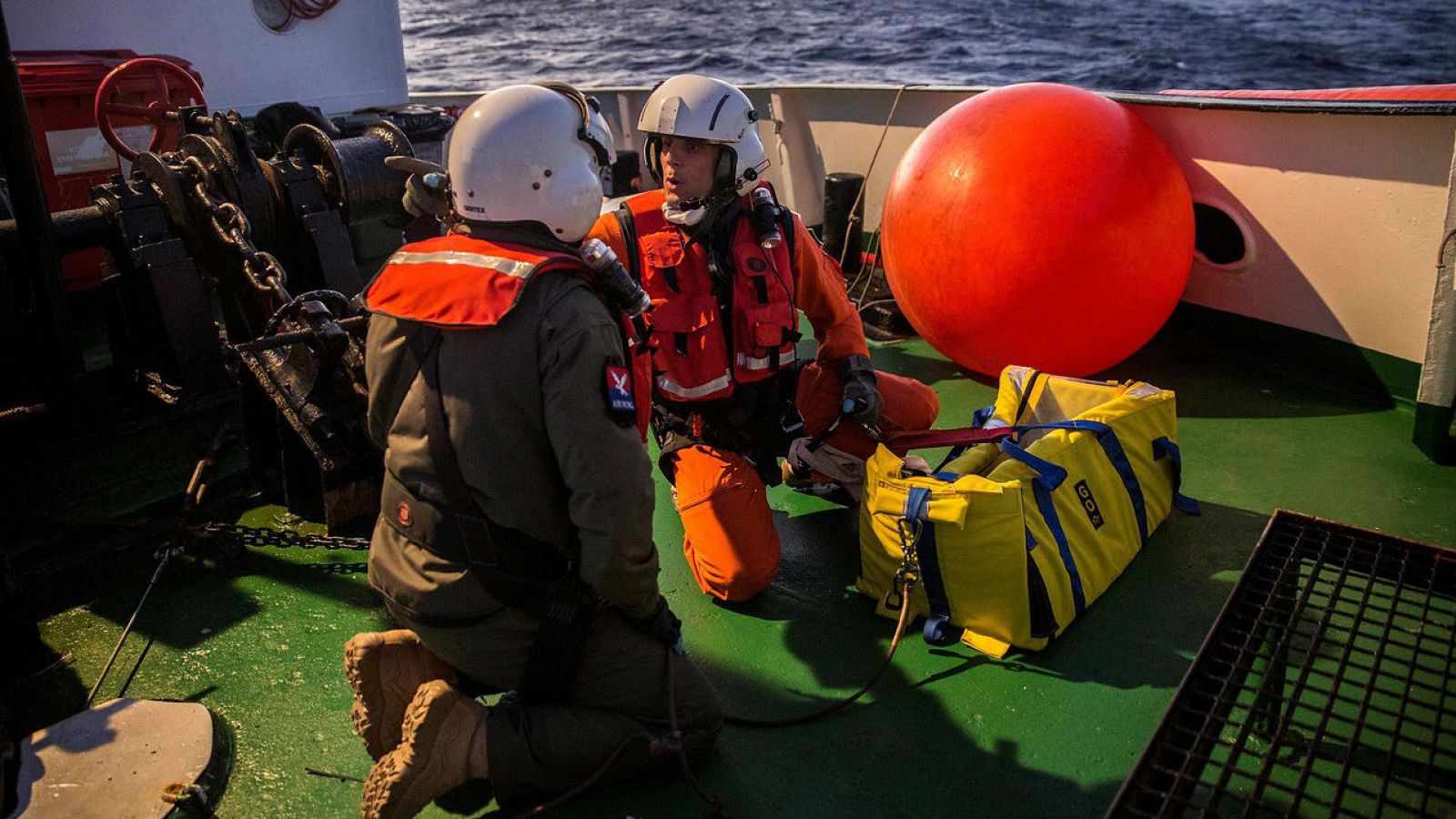 Boletines RNE - Evacúan a Italia joven de 14 años del Open Arms por una infección grave - Escuchar ahora