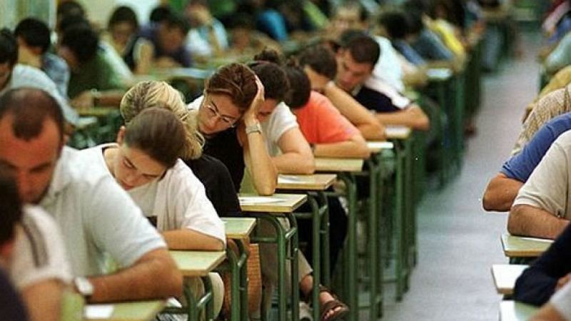 14 horas - Más de 5000 plazas de profesor ofertadas en Cataluña  - escuchar ahora