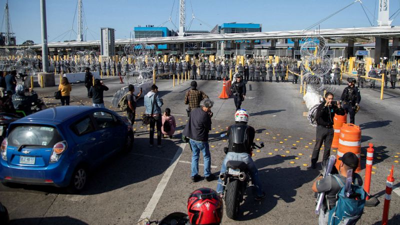 Las mañanas de RNE con Íñigo Alfonso - Trump contempla que el ejército levante el muro con México - Escuchar ahora