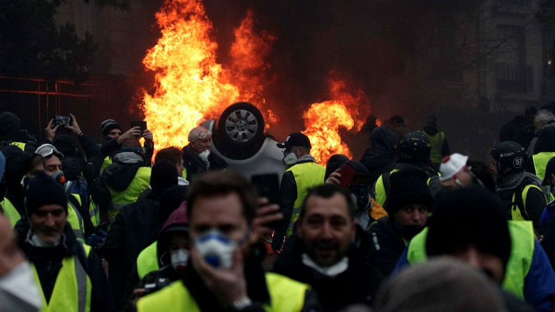 14 horas - Macrón ofrece diálogo a los chalecos amarillos, pero con condiciones - escuchar ahora