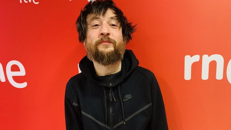 Gente despierta - Raúl Fernández, 'Refree', nos presenta su nuevo trabajo, titulado 'La otra mitad' - Escuchar ahora