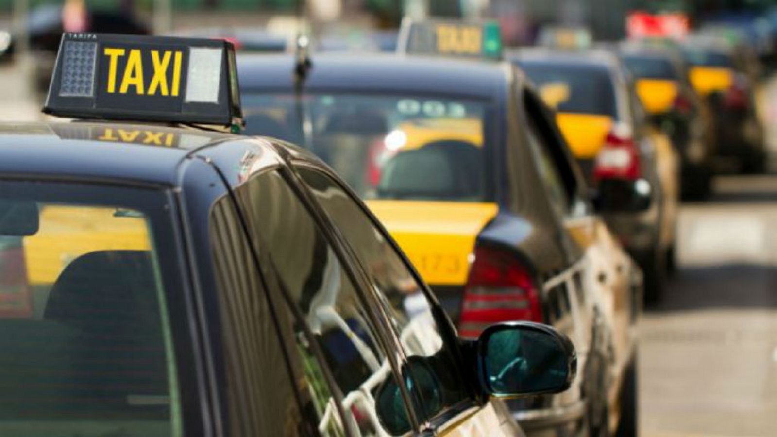 Competencia critíca la regulación de las VTC - Noticias RNE | Escuchar