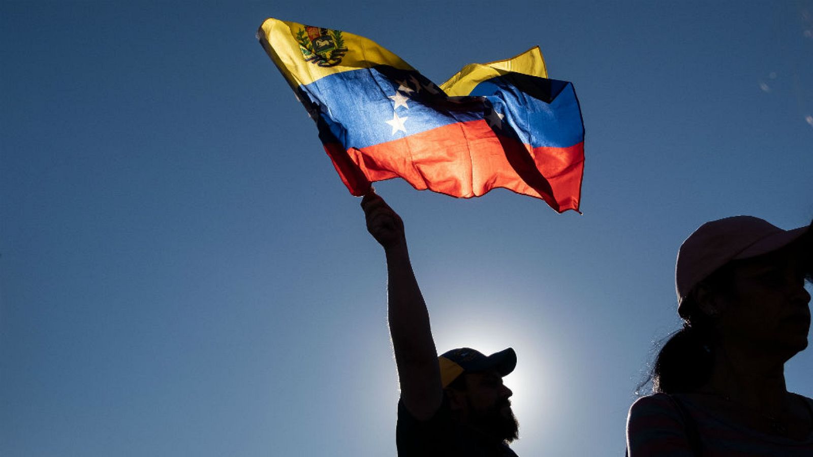 24 horas - Maduro o Guaidó, un pulso de legitimidad que divide a los venezolanos y a la comunidad internacional - escuchar ahora