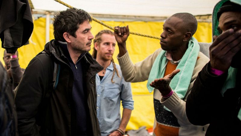 14 horas - Mateo Salvini cierra uno de los mayores centros de acogida de Italia - escuchar ahora