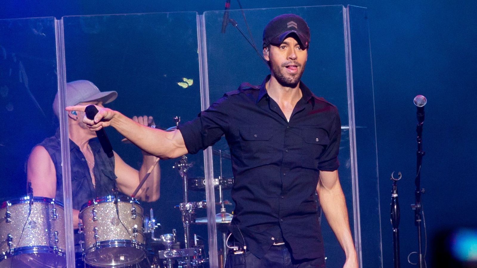 Enrique Iglesias y Gente de Zona - Bailando - Escuchar ahora