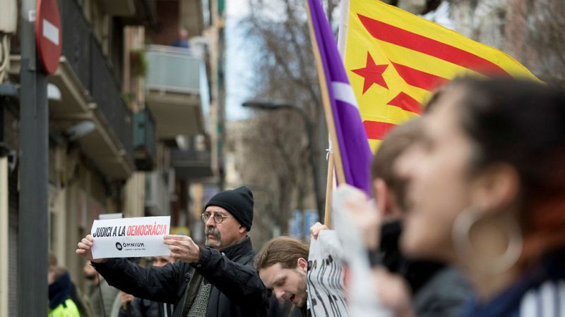 Boletines RNE - Arranca la movilización contra el 'procés' en Barcelona - escuchar ahora