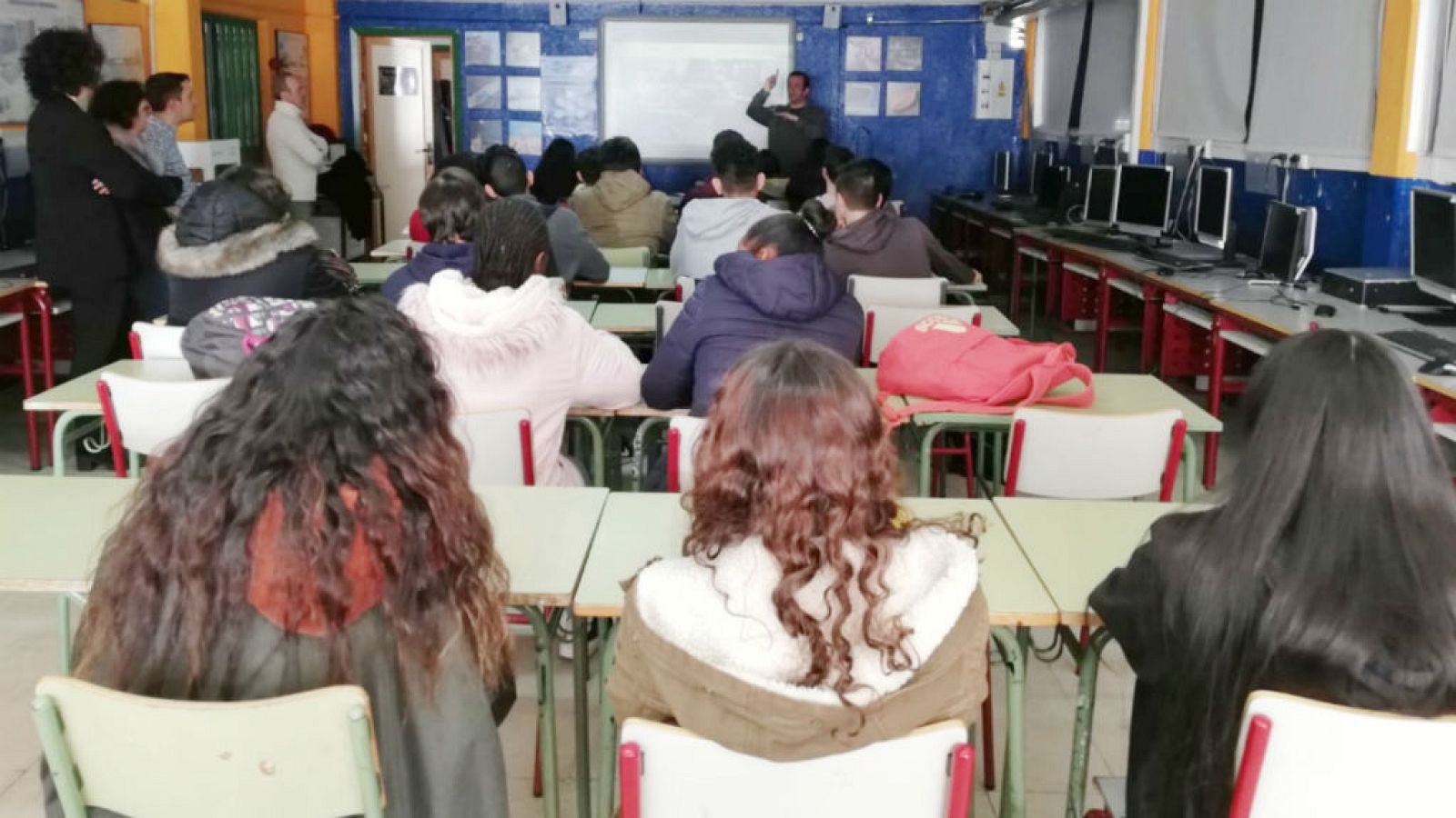 Por tres razones - Creatividad contra el abandono escolar - Escuchar ahora