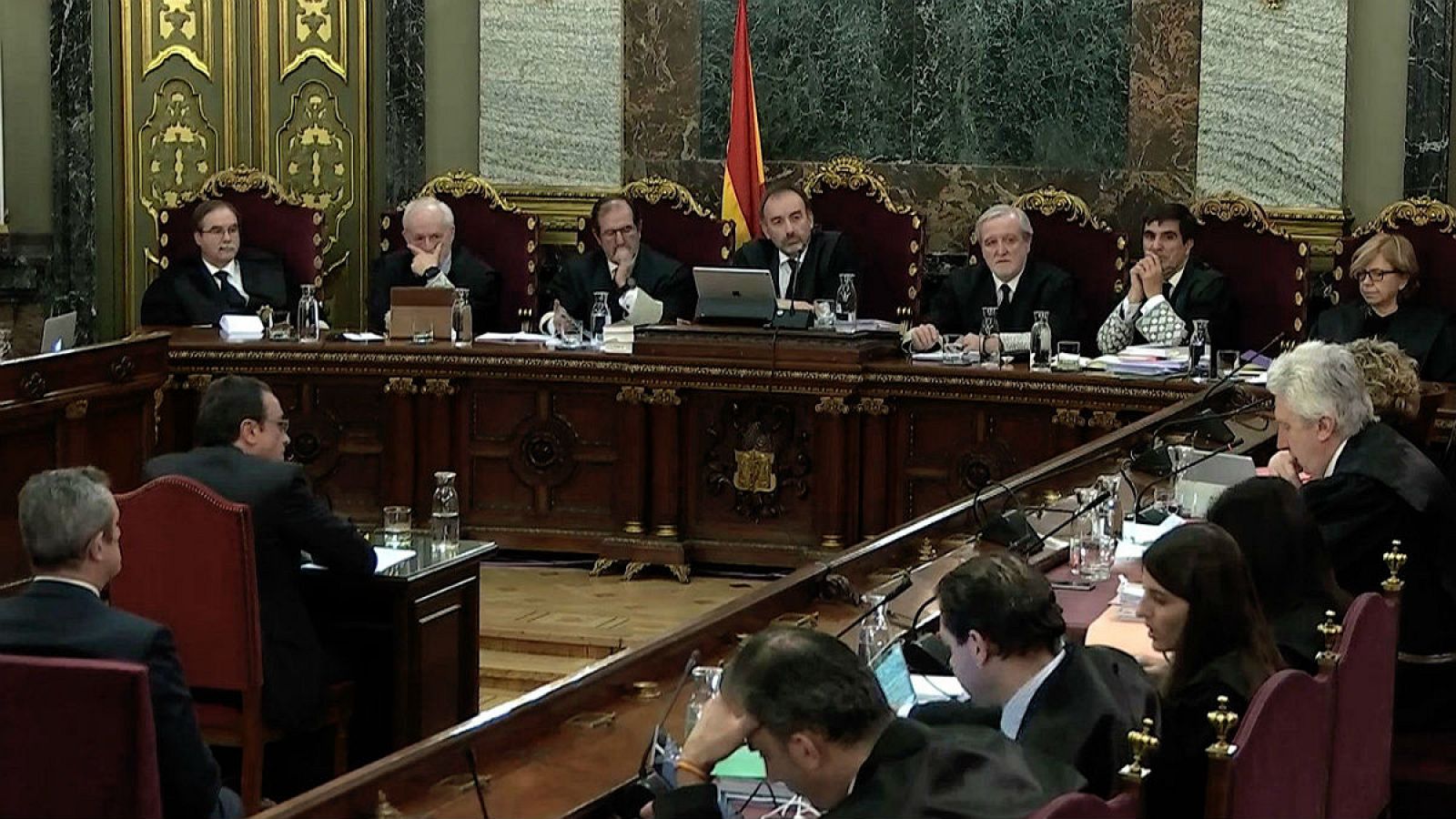 14 horas - Rull carga contra la "legitimidad moral" del Constitucional