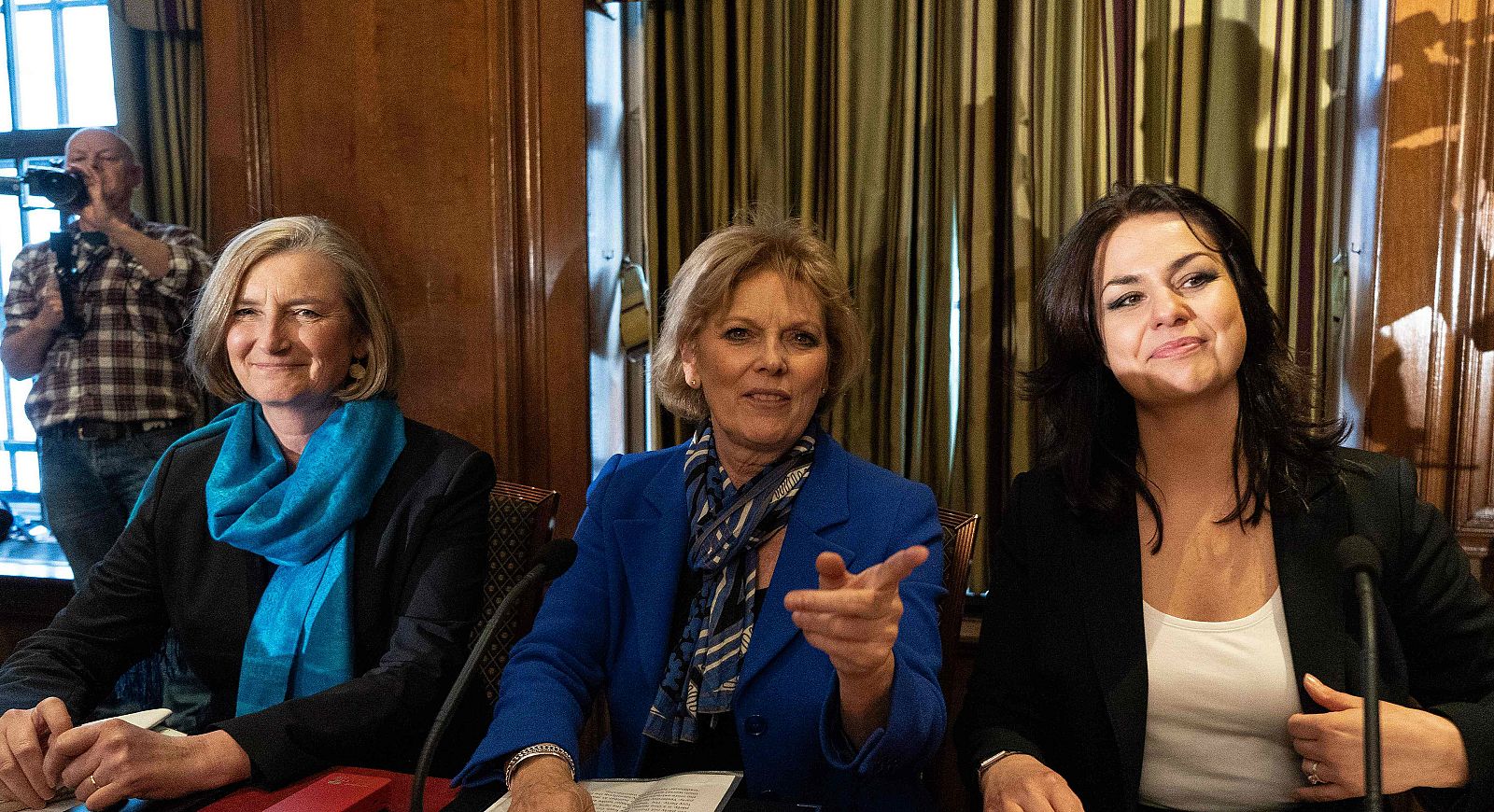 14 horas - Cascada de dimisiones en el Parlamento británico por la gestión del 'Brexit' - Escuchar ahora