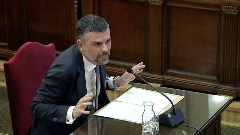 14 horas - Santi Vila dice que el 1-O "fue frustrante y doloroso" porque "hasta el último minuto" se buscó una salida negociada - Escuchar ahora