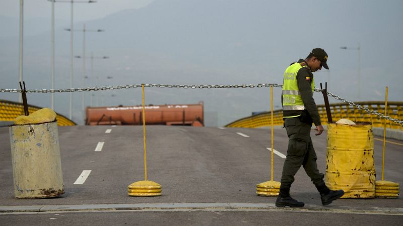 Las mañanas de RNE con Íñigo Alfonso - Venezuela espera que comience a llegar la ayuda humanitaria desde Colombia - Escuchar ahora