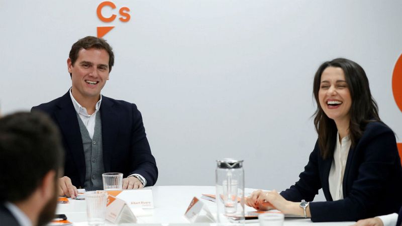 14 horas -  El PSOE tiende la mano a Ciudadanos y Rivera les dice que la retiren - Escuchar ahora