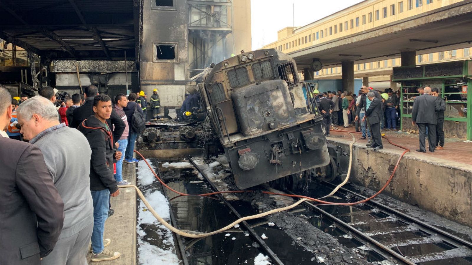Boletines RNE - Al menos 20 muertos en un accidente de tren en El Cairo - Escuchar ahora