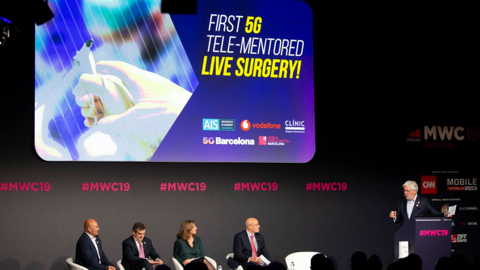 MWC - El 5G permite realizar una operación de cirujía a distancia y a tiempo real - RNE - 14 horas | Escuchar