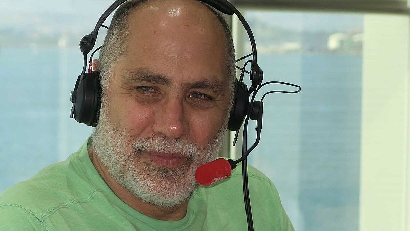 El ojo crítico - Guillermo Arriaga y "Un dulce olor a muerte" - Escuchar ahora