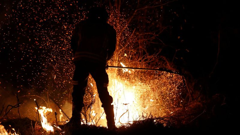 Las mañanas de RNE con Íñigo Alfonso - Varios fuegos afectan de manera importante a la cornisa cantábrica - Escuchar ahora