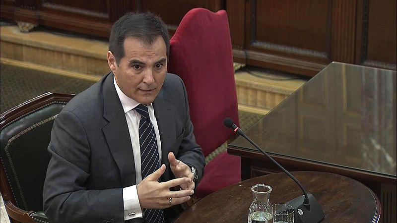 Boletines RNE - Nieto asegura que los Mossos no tenían interés en impedir el referéndum - Escuchar ahora