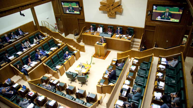 Boletines RNE - El Parlamento Vasco suspende el pleno por la huelga del 8M - Escuchar ahora