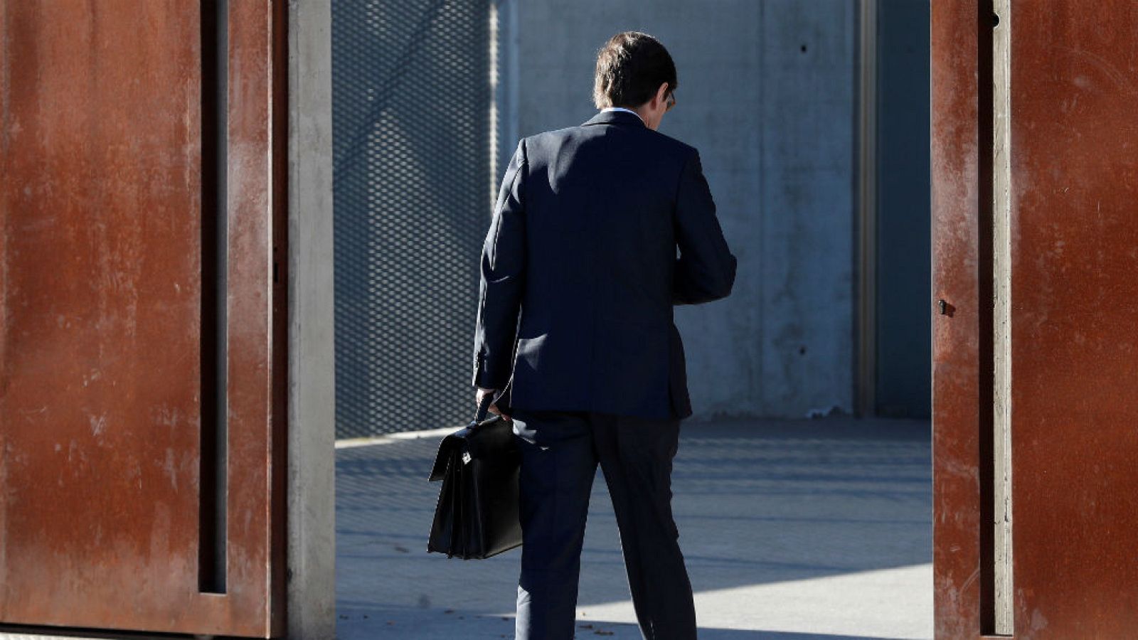 Boletines RNE - Goirigolzarri: "No recibí ninguna orden del Ministerio de Hacienda ni del Banco de España" - Escuchar ahora