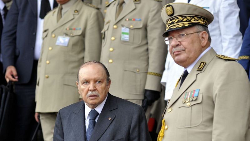 Boletines RNE - El jefe del Ejército de Argelia pide la dimisión de Bouteflika - Escuchar ahora