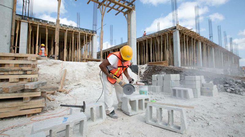 Boletines RNE - El paro registra su peor dato desde 2014 - Escuchar ahora