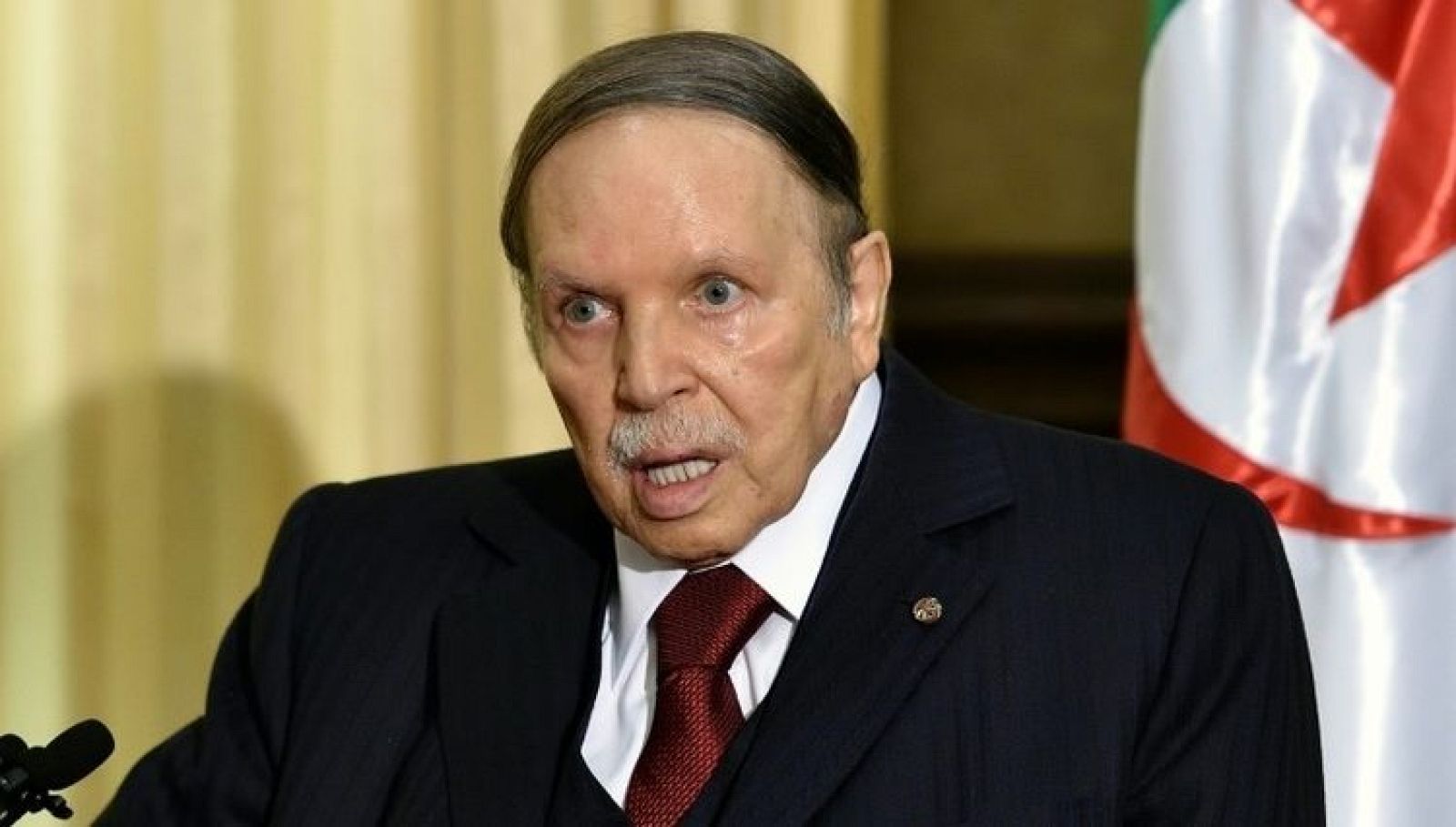 24 horas - El Presidente de Argelia, Abdelaziz Bouteflika, dimite - escuchar ahora