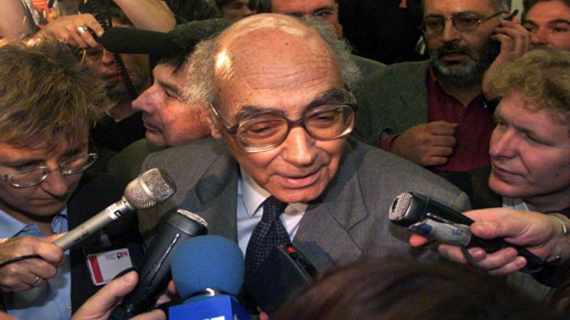 25 Años de Radio 5 - Saramago logra el primer Nobel en portugués - Escuchar ahora