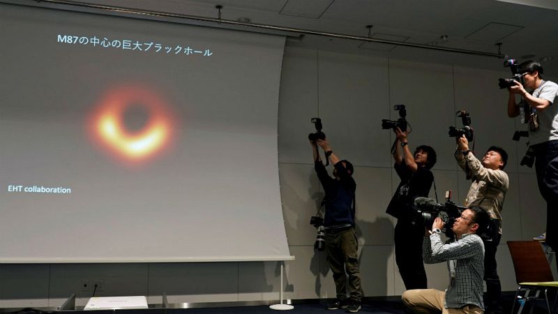 Las mañanas de RNE con Íñigo Alfonso - Ya sabemos qué pinta tiene un agujero negro - Escuchar ahora