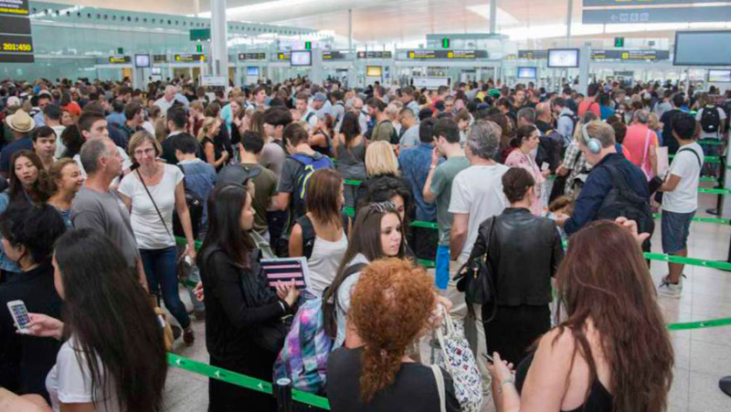 Las mañanas de RNE con Íñigo Alfonso - La huelga de los trabajadores de seguridad de Barajas, "indefinida"