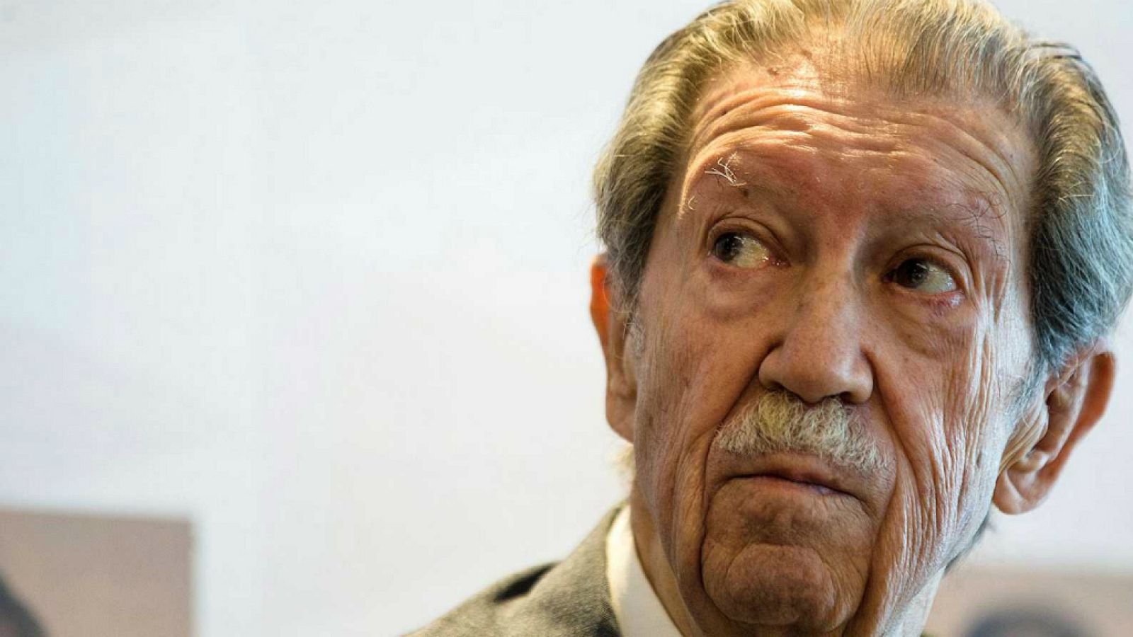 Boletines RNE - Muere el escritor Manuel Alcántara a los 91 años - Escuchar ahora