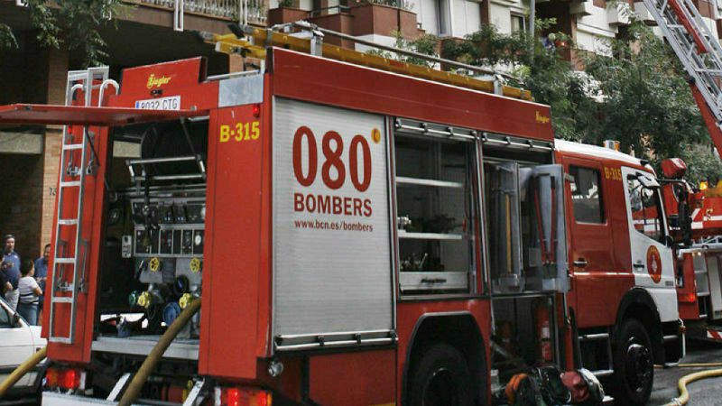 Boletines RNE - Un adulto y dos menores mueren en el incendio en Hospitalet - Escuchar ahora