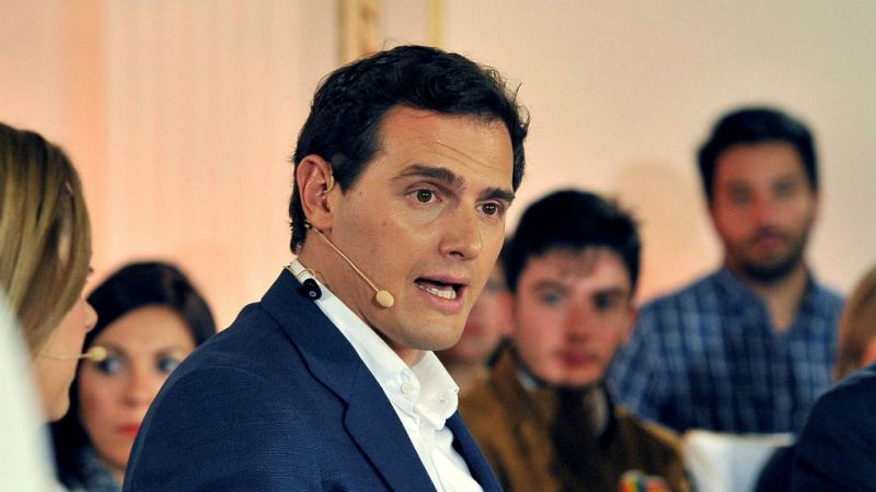 Boletines RNE - Albert Rivera acusa a Sánchez de hacer una "cacicada" - escuchar ahora