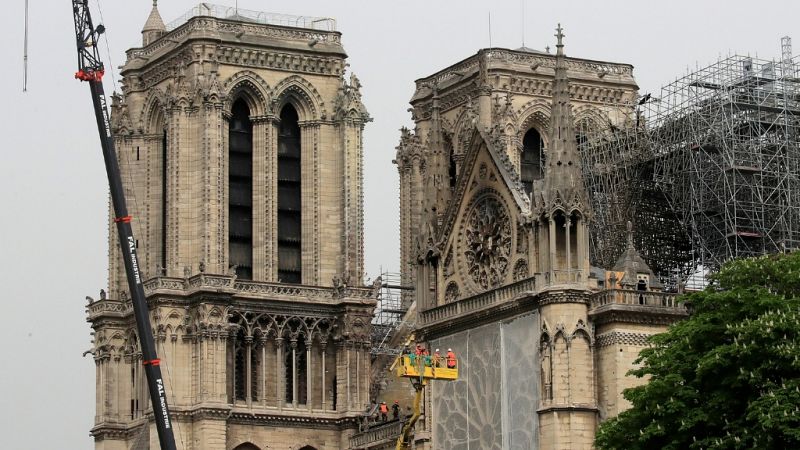 14 horas - La policía halla colillas en los andamios donde empezó el fuego de Notre Dame