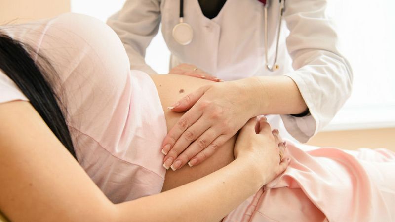 14 horas - Una jueza ordena el ingreso en un hospital de una mujer que quería dar a luz en casa - Escuchar ahora