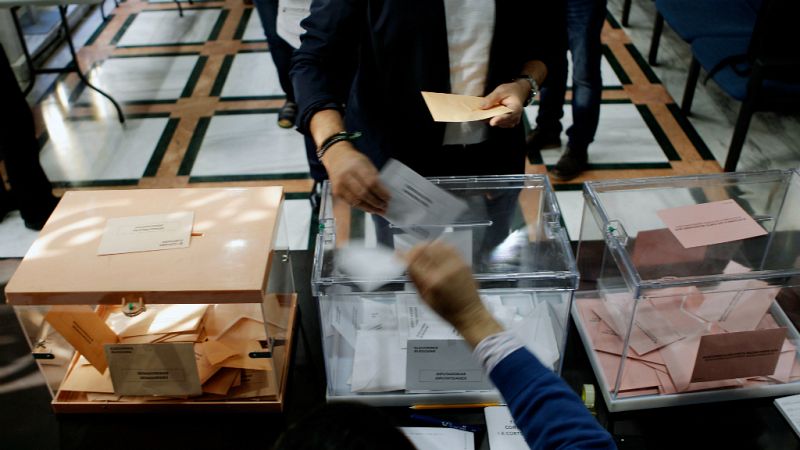 Boletines RNE - Comunidad Valenciana: Ya han votado los principales candidatos a la Generalitat - Escuchar ahora