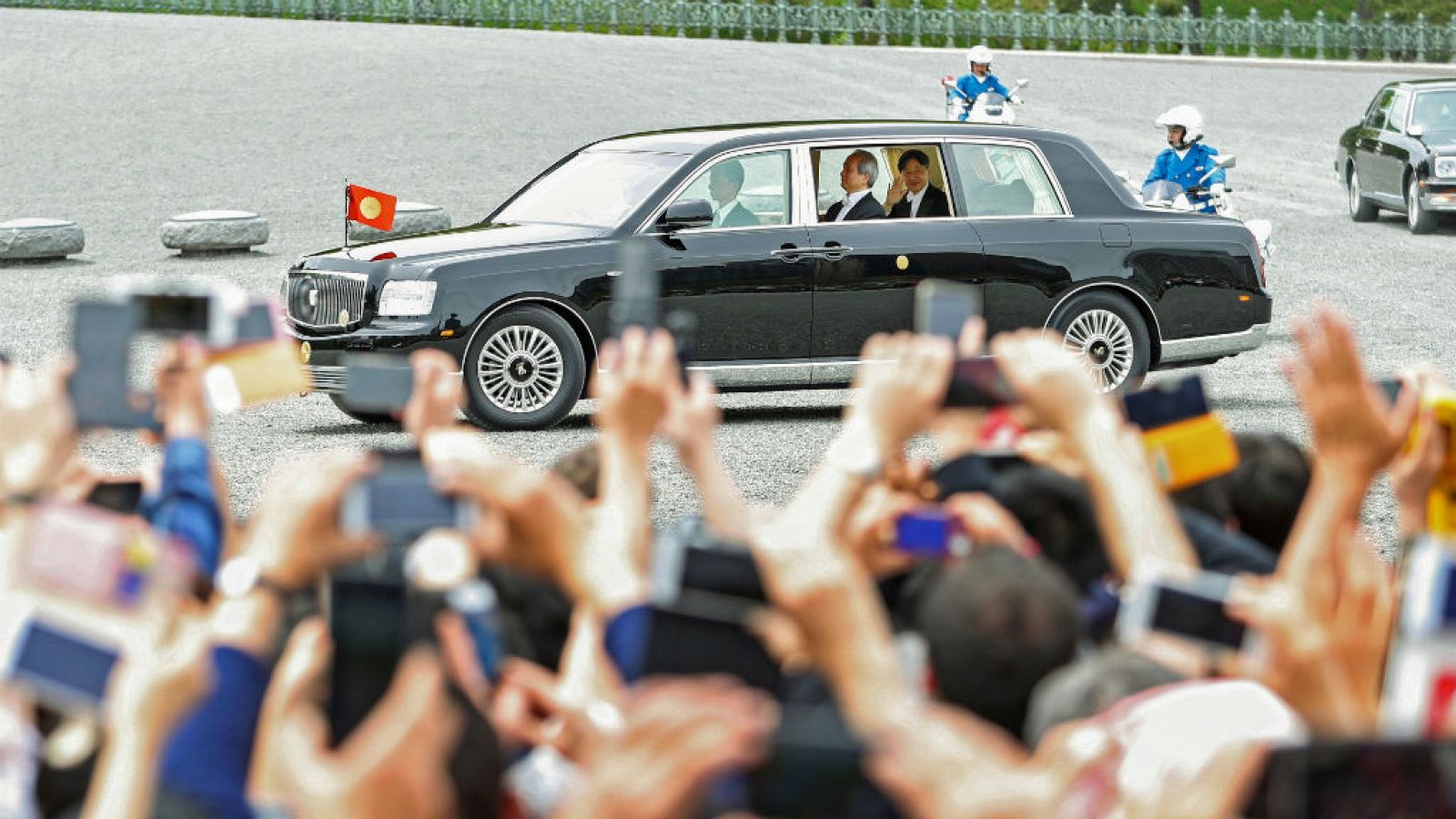 Las mañanas de RNE con Íñigo Alfonso - Naruhito promete seguir el curso de Akihito como emperador de Japón - Escuchar ahora