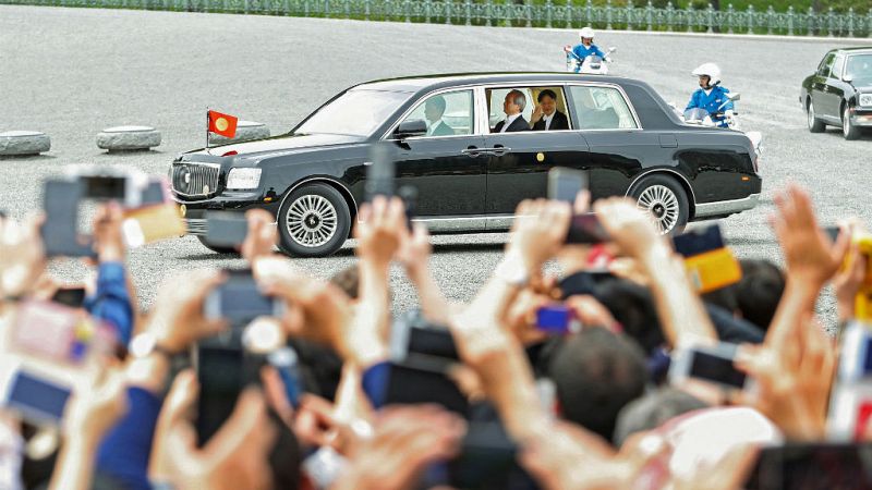 Las mañanas de RNE con Íñigo Alfonso - Naruhito promete seguir el curso de Akihito como emperador de Japón - Escuchar ahora