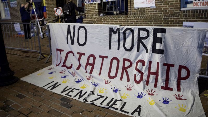 Las mañanas de RNE con Íñigo Alfonso - Las calles de Venezuela siguen llenas de tensión, fuentes no oficiales hablan de dos muertos - Escuchar ahora