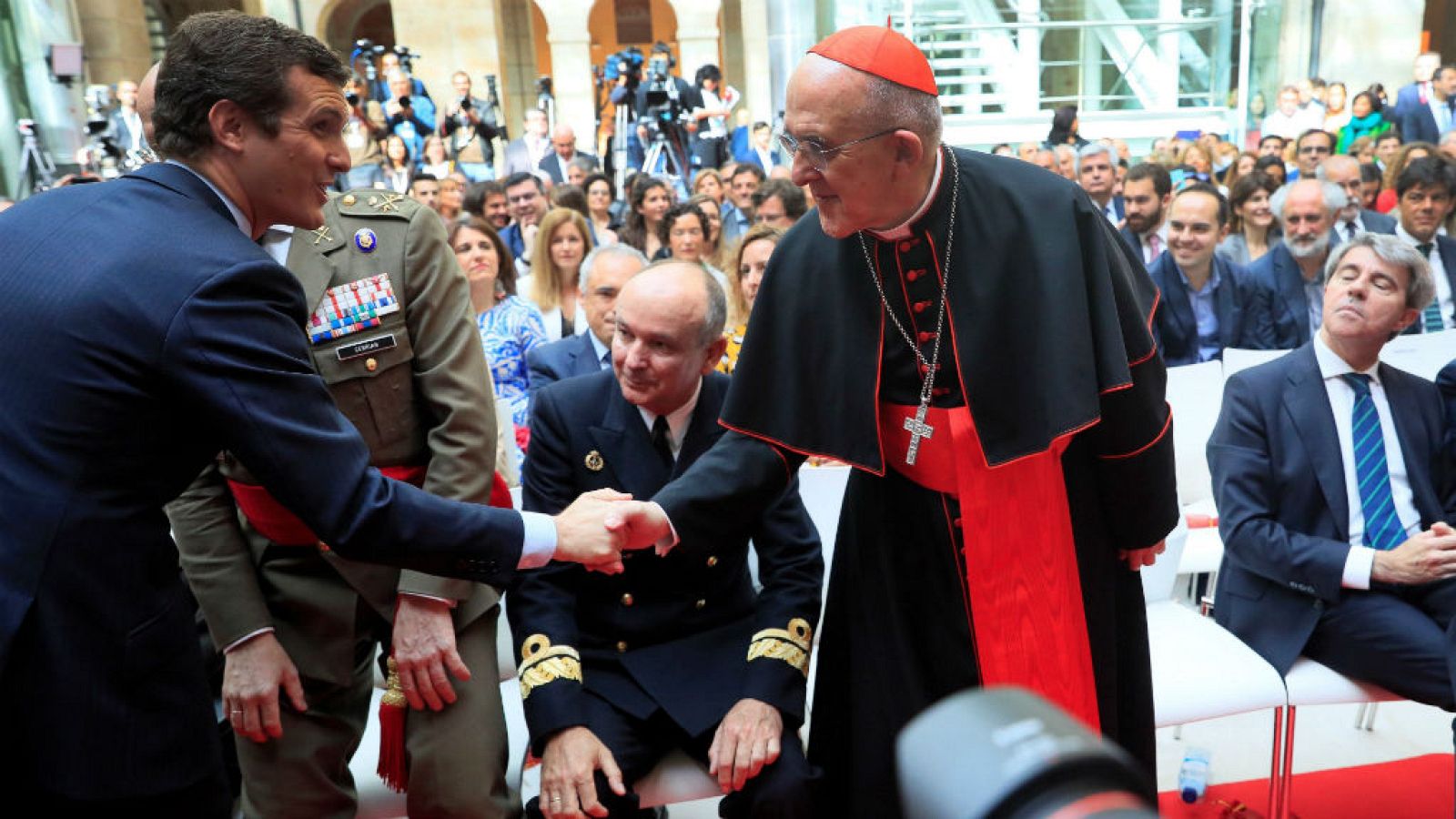 14 horas - Pablo Casado vuelve a cargar contra VOX y añade a Cs en sus críticas - Escuchar ahora