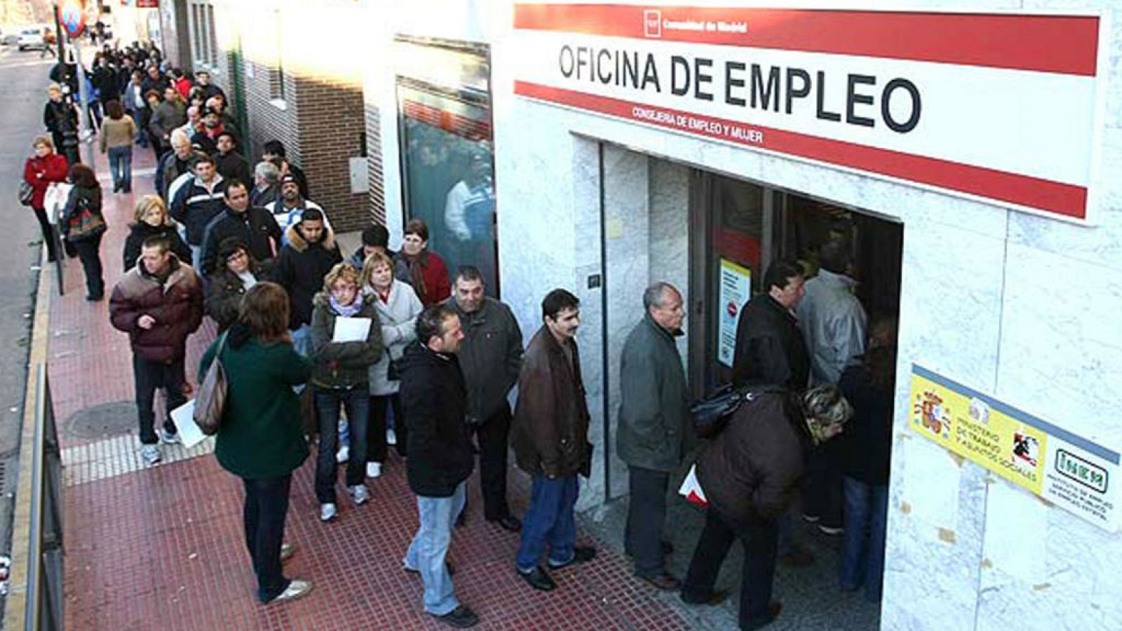 Boletines RNE - El paro baja en abril en 91.518 personas, las afiliaciones crecen en 186.785 - Escuchar ahora