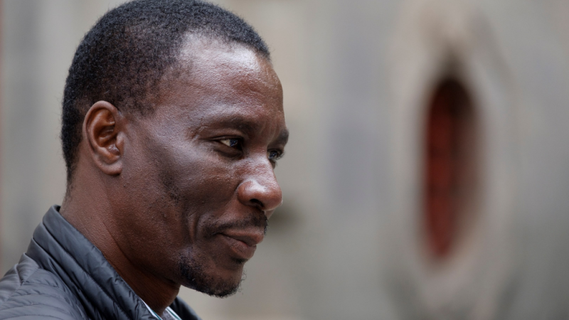 Luc André Diouf: "Comía una vez al día y dormía en la playa"- escuchar ahora