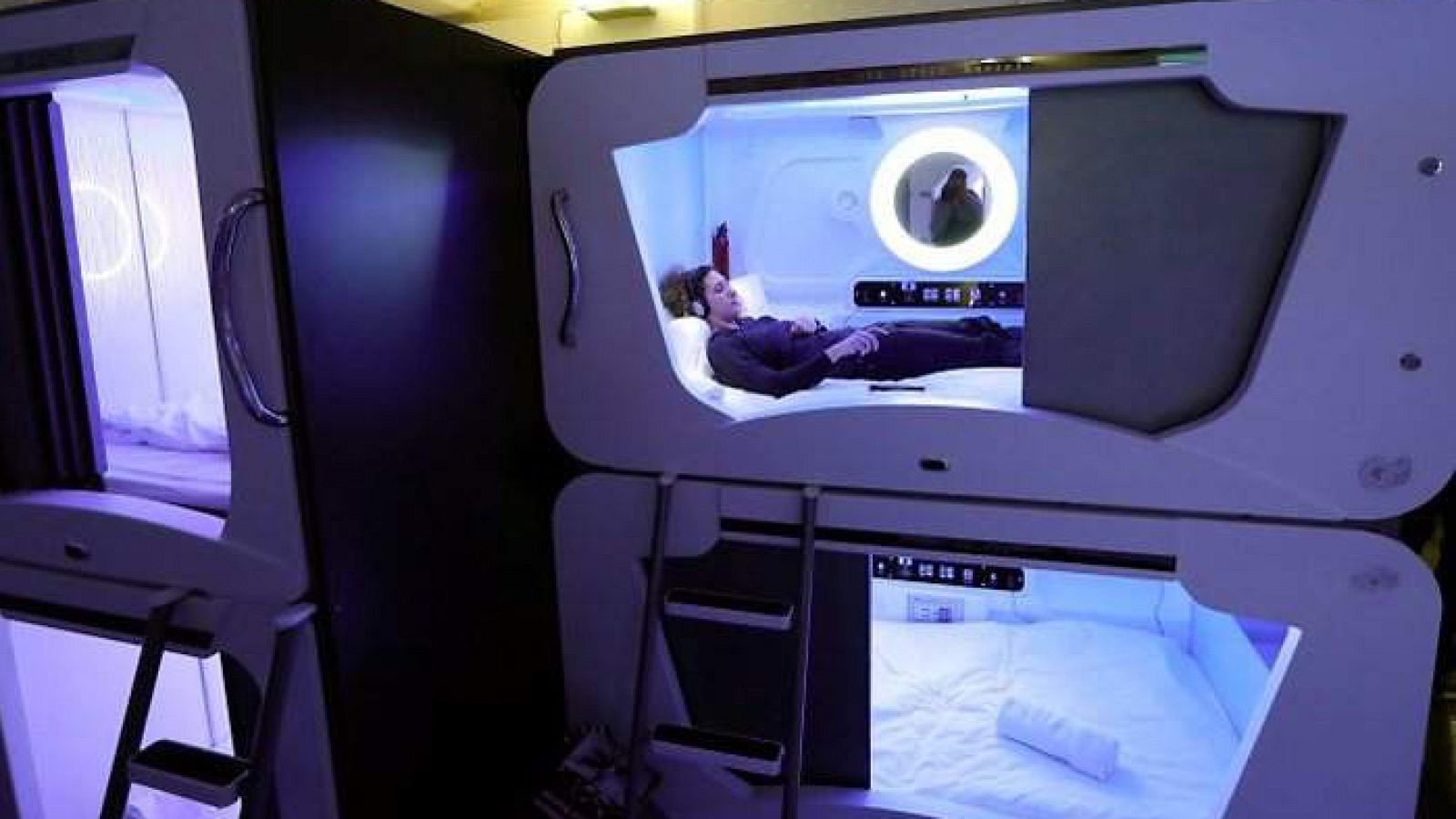 Marca España - Abre sus puertas el primer hotel cápsula en España - escuchar ahora