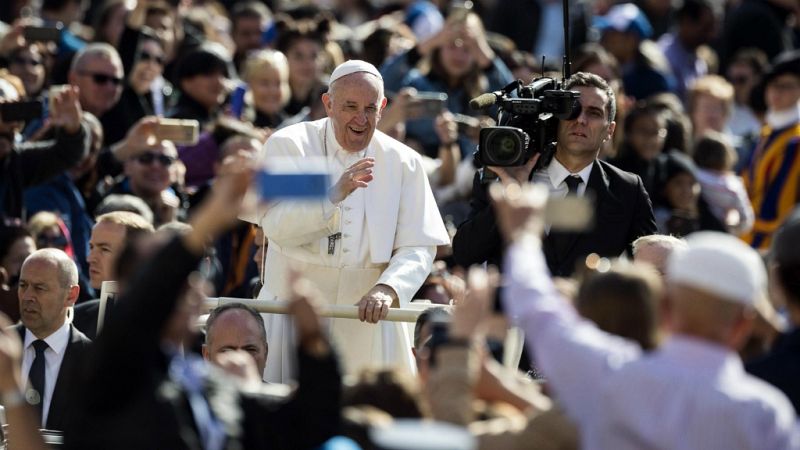 14 horas - El Papa impone nuevas leyes contra pederastia