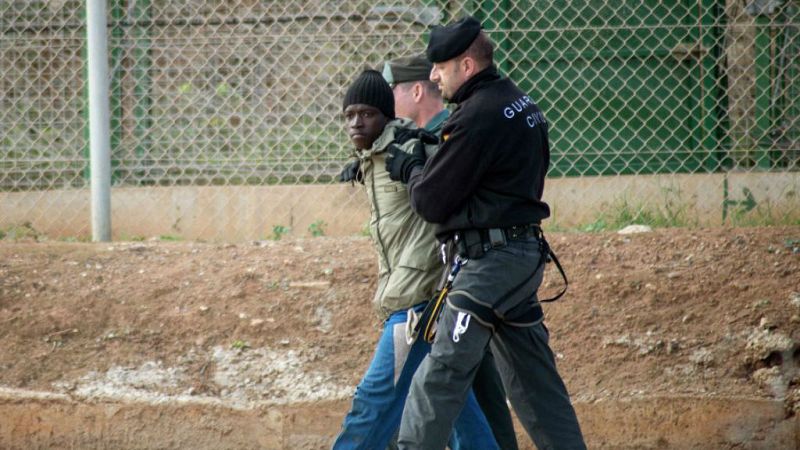 14 horas - España llevó a cabo una decena de devoluciones en caliente en el asalto a la valla de Melilla este domingo - escuchar ahora